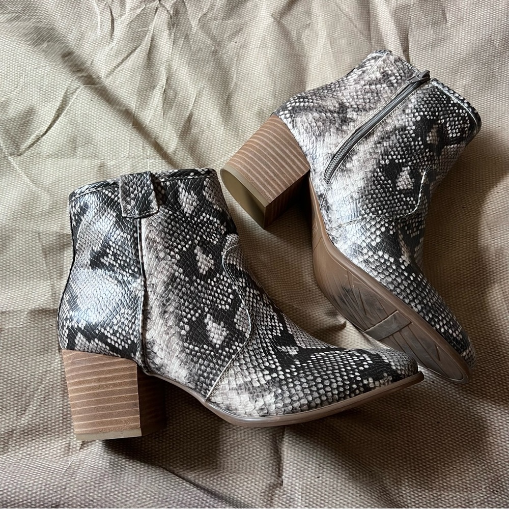 Carlos Boots